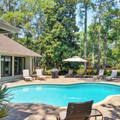 44 Stoney Creek/Harbour Town: BESTNEST by Beverly Serral  **Heatable Pool**