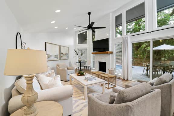 2 Min Walk to Beach, Fenced Yard and Heatable Pool! - Image 3
