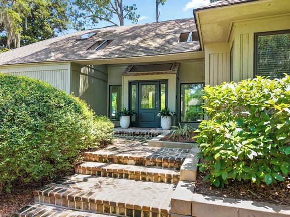 44 Stoney Creek/Harbour Town: BESTNEST by Beverly Serral  **Heatable Pool** - Image 4