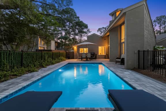 2 Min Walk to Beach, Fenced Yard and Heatable Pool! - Image 2
