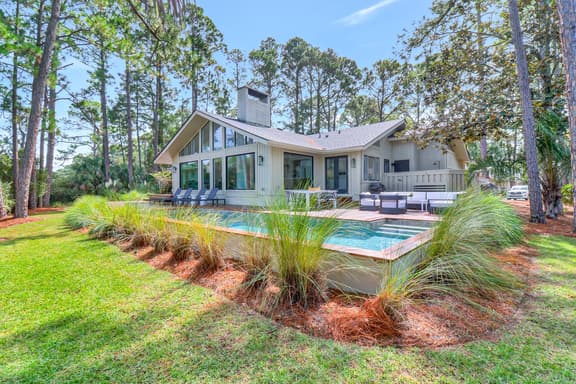 8 Gull Point: BESTNEST/Luxe by Beverly Serral, Private Pool, Stunning View - Image 1
