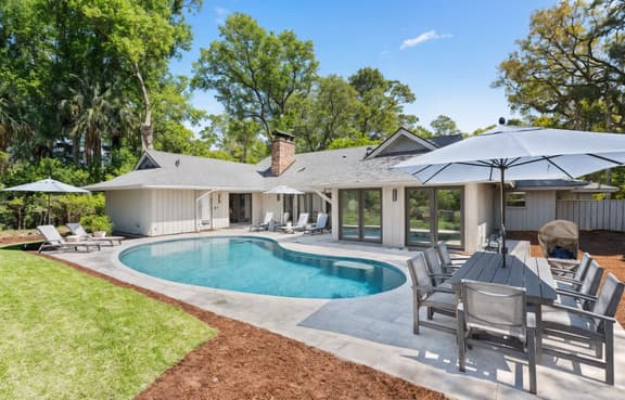 12 Woodbine Place: BESTNEST/Luxe, Private Pool, Stunning Golf View - Image 1