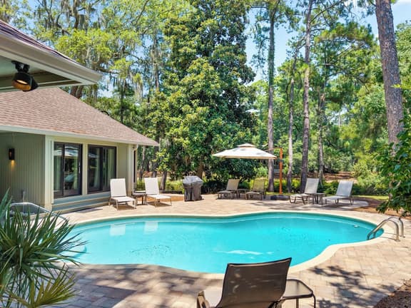 44 Stoney Creek/Harbour Town: BESTNEST by Beverly Serral  **Heatable Pool** - Image 1